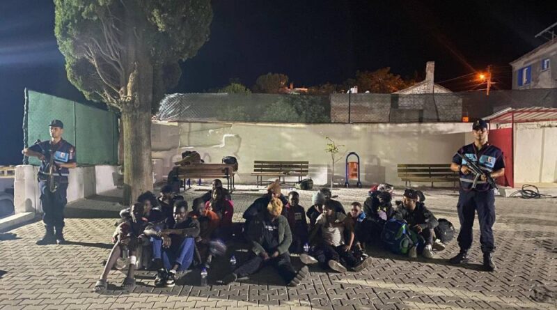 Zeytinlikteki 32 düzensiz göçmen yakalandı 1