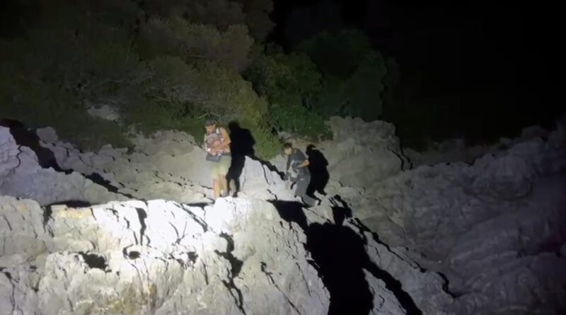 2 düzensiz göçmen karadan ulaşımın bulunmadığı bölgeye bırakıldı 1