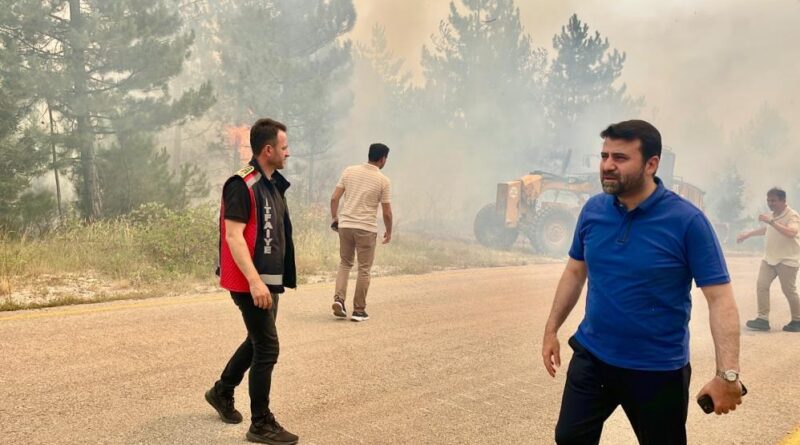 AK Parti Karabük Milletvekili Şahin "Bu, Karabük tarihinin en büyük yangını" 1