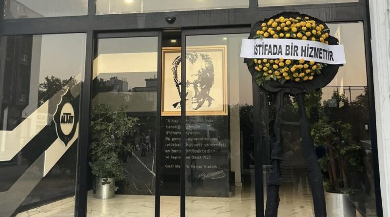 Altay taraftarından siyah çelenk protestosu 1