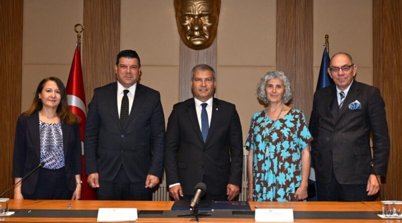 Anadolu Üniversitesi ile Kıbrıs Doğu Akdeniz Üniversitesi arasında iş birliği protokolü imzalandı 1