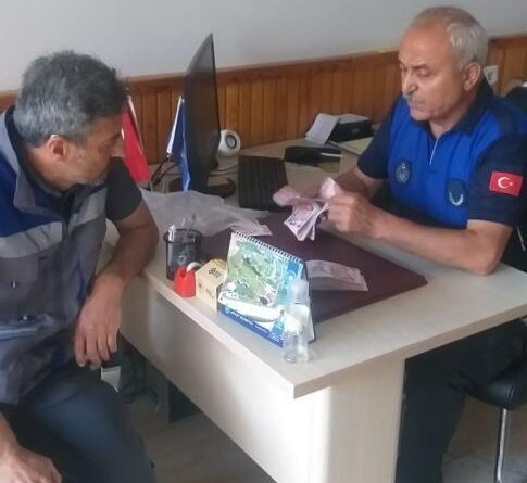 Ankara’da ATM’de bulunan 40 bin lira sahibine teslim edildi 1
