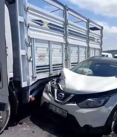 Ardahan’da kamyonet ile otomobil çarpıştı: 1 yaralı 1