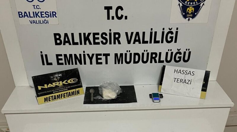 Balıkesir'de uyuşturucu taciri 3 kişi tutuklandı 1