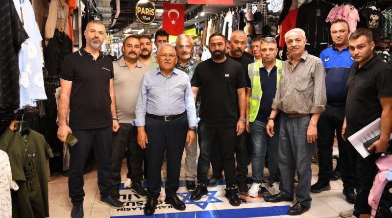 Başkan Büyükkılıç: "Bazı bayraklar ayaklar altında ezilmeyi hak eder" 1