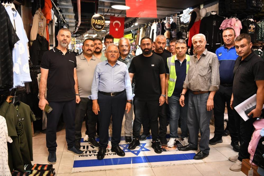 Başkan Büyükkılıç: “Bazı bayraklar ayaklar altında ezilmeyi hak eder”
