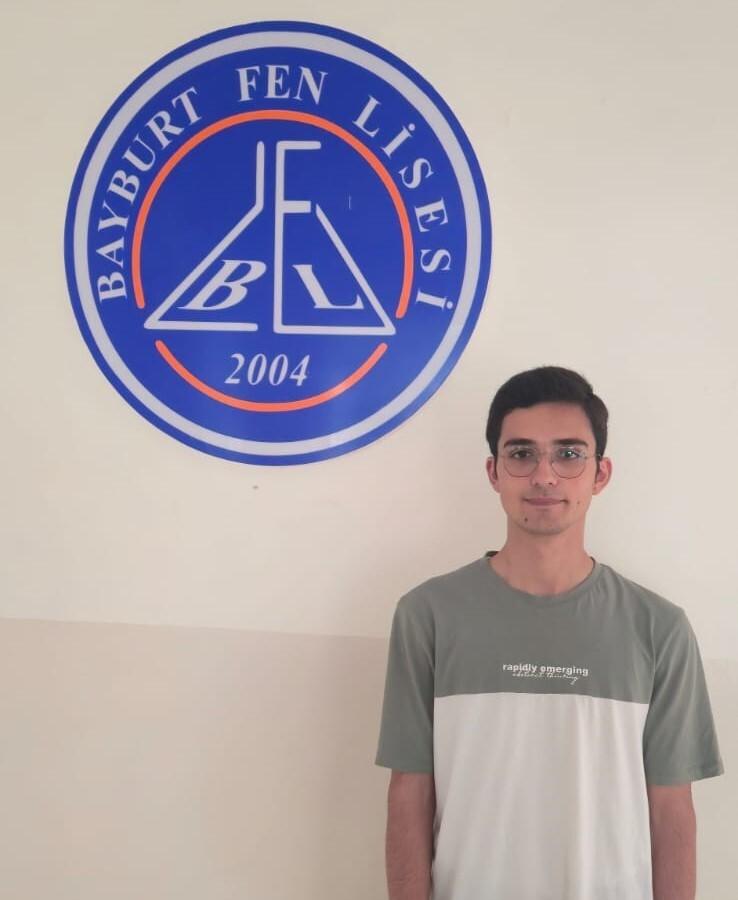 Bayburt’ta YKS il birincisi Kadir Akbaş oldu