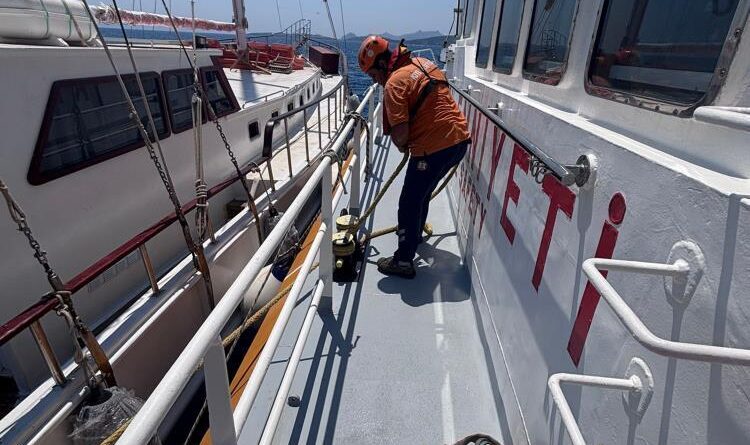 Bodrum’da su alan tekneyi KIYEM ekipleri müdahale etti 1