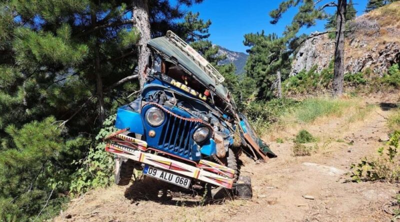 Cip şarampole uçtu, 3 kişi yaralandı 1