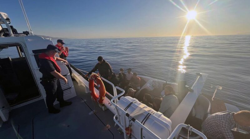 Datça’da 1 göçmen kaçakçısı yakalandı, 15 düzensiz göçmen kurtarıldı 1