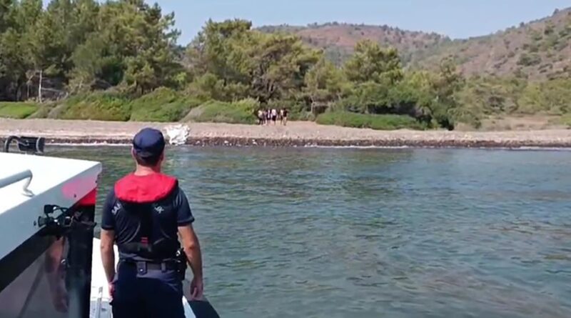 Datça’da karada 6 düzensiz göçmen yakalandı 1