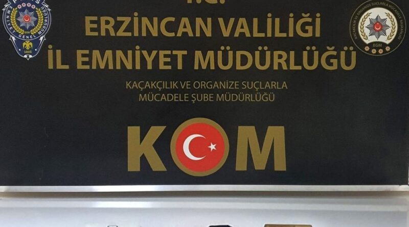 Ehliyet sınavında kopya düzeneği ele geçirildi 1