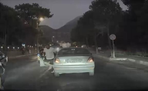 Fethiye'de trafikteki gerginlik araç kamerasına yansıdı 1
