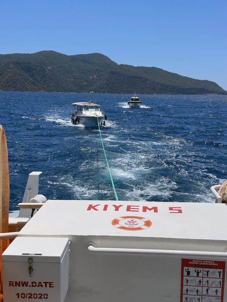 Fethiye’de arızalanan ve sürüklenin tekne kurtarıldı