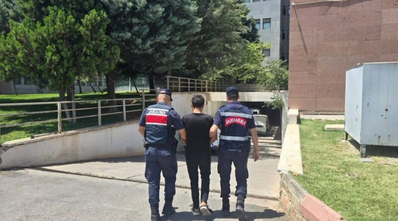 Gaziantep'te 7 ayrı suç kaydı bulunan şahsı jandarma yakaladı 1