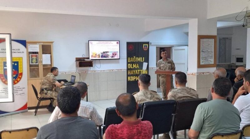 Jandarma ekipleri köylerde bilgilendirme çalışmalarını sürdürüyor 1