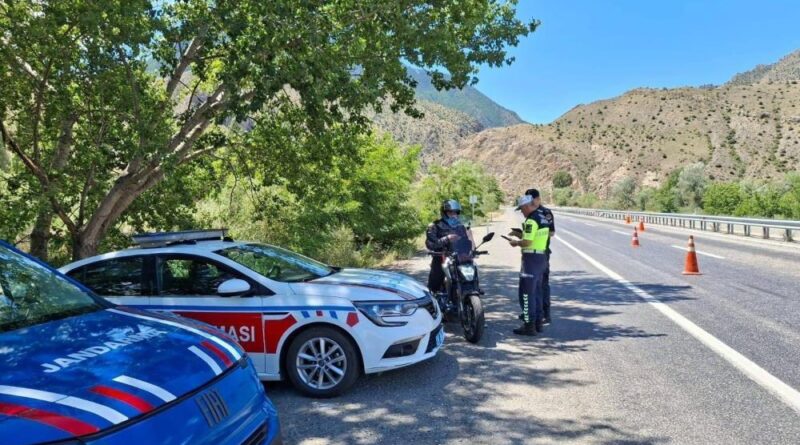 Jandarmadan Erzurum'da bir ayda 18 bin 305 araç kontrolü 1