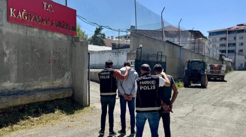 Kağızman’da uyuşturucu taciri 2 kişi tutuklandı 1