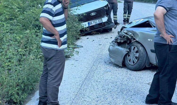 Kastamonu’da iki otomobil çarpıştı: 1 yaralı 1