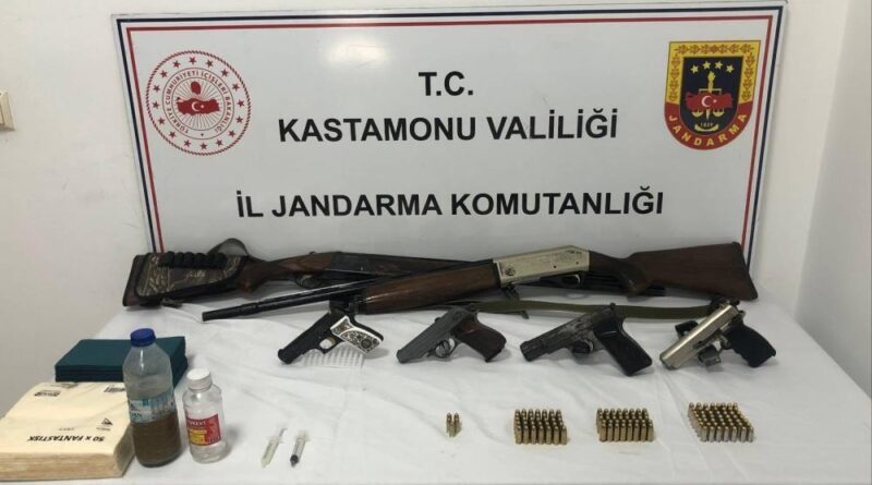 Kastamonu’da silah kaçakçılarına yönelik jandarmadan operasyon: 4 gözaltı 1
