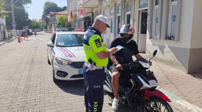 Kırklareli'nde trafik denetimi: 221 sürücüye ceza 1