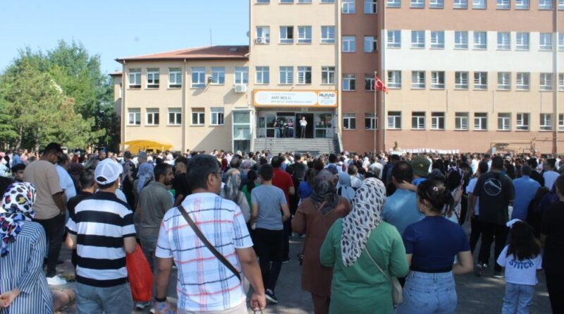 LGS'de tam puan alan 719 öğrencinin 17'si Kayseri'den 1