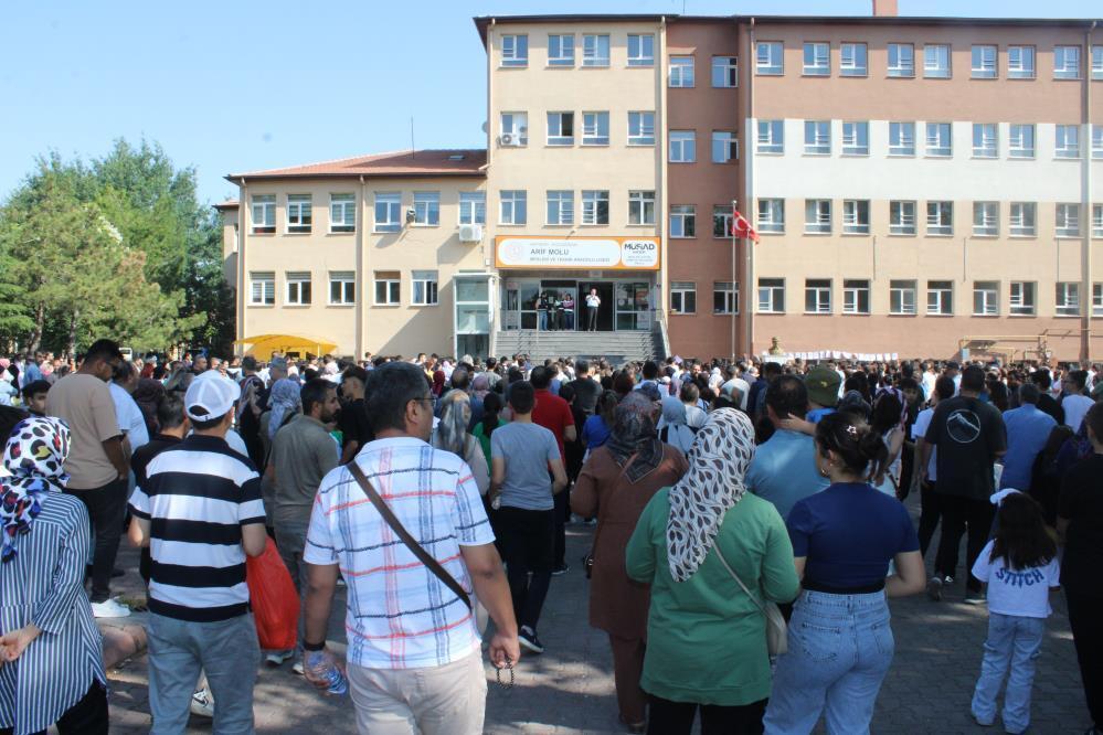 LGS’de tam puan alan 719 öğrencinin 17’si Kayseri’den