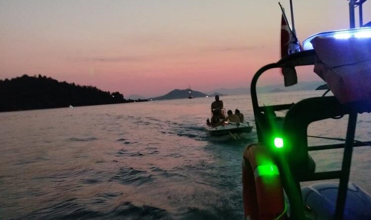 Makine arızası nedeniyle sürüklenen tekne kurtarıldı 1