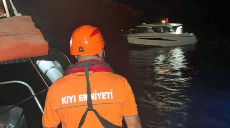Makine arızası sonucu sürüklenen tekne KIYEM ekiplerince kurtarıldı 1