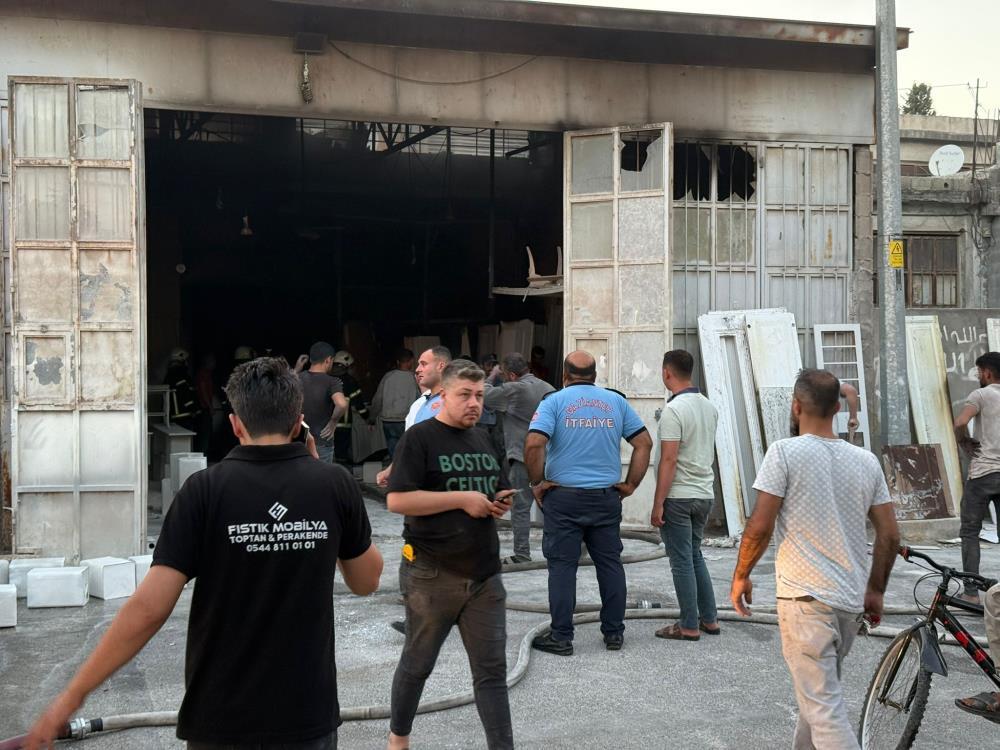 Mobilya dükkanında yangın