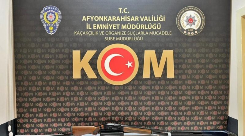 Polisten ruhsatsız silah operasyonu 1