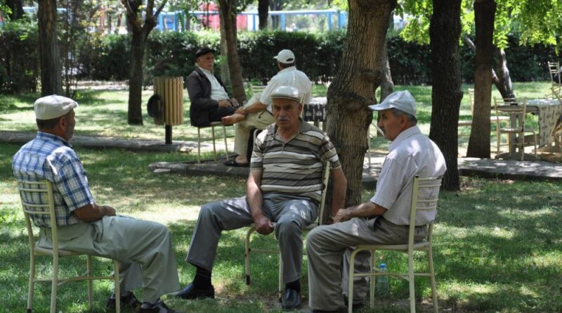 Sıcak havalarda susuzluk hissi olmasa bile her gün en az 2-2,5 litre sıvı tüketilmeli 1