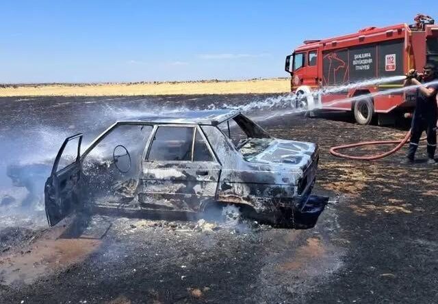 Siverek'te alev alan otomobil kullanılamaz hale geldi 1