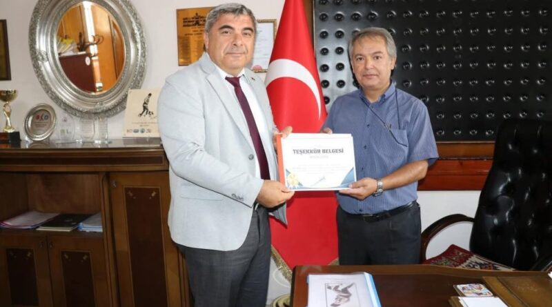 Sünnetci'den YKS şampiyonlarının çıktığı okullara ziyaret 1