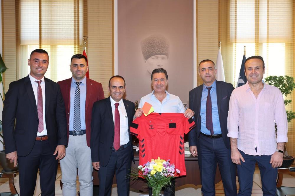Türkiye Faal Futbol Hakemleri ve Gözlemcileri Derneği’nden Başkan Aras’a ziyaret