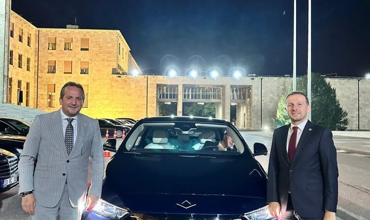 Türkiye'nin yerli ve milli otomobili T10F TBMM'de sergilendi 1