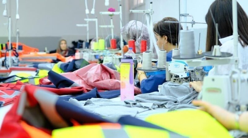 Ücretli çalışan sayısı yıllık yüzde 1,2 arttı 1