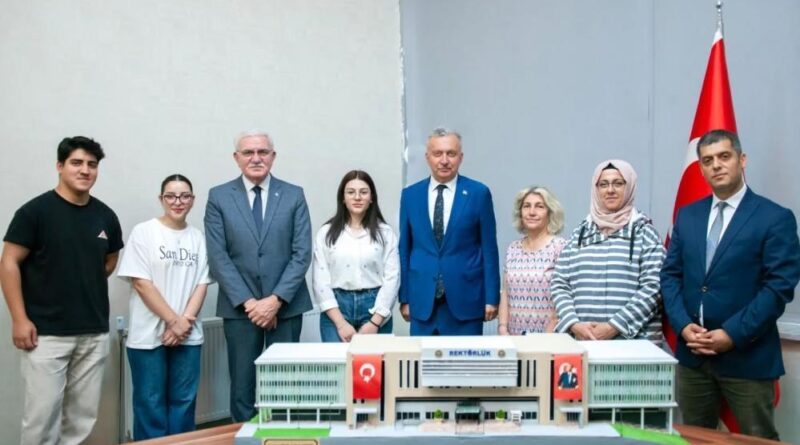 Üniversitenin maketini yaptılar 1