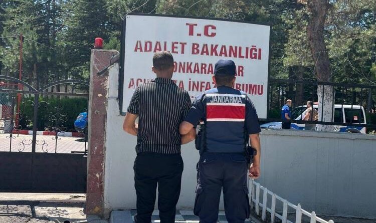 Uyuşturucu ticareti suçundan aranan şahsı jandarma yakaladı 1