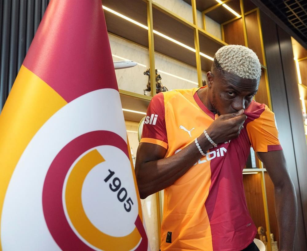 Victor Osimhen: “Çok daha büyük başarılara imza atacağımıza inanıyorum”