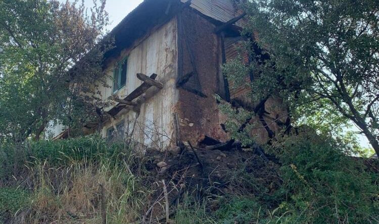Yangında ahşap evi zarar gören 88 yaşındaki kadına yardım eli uzandı 1