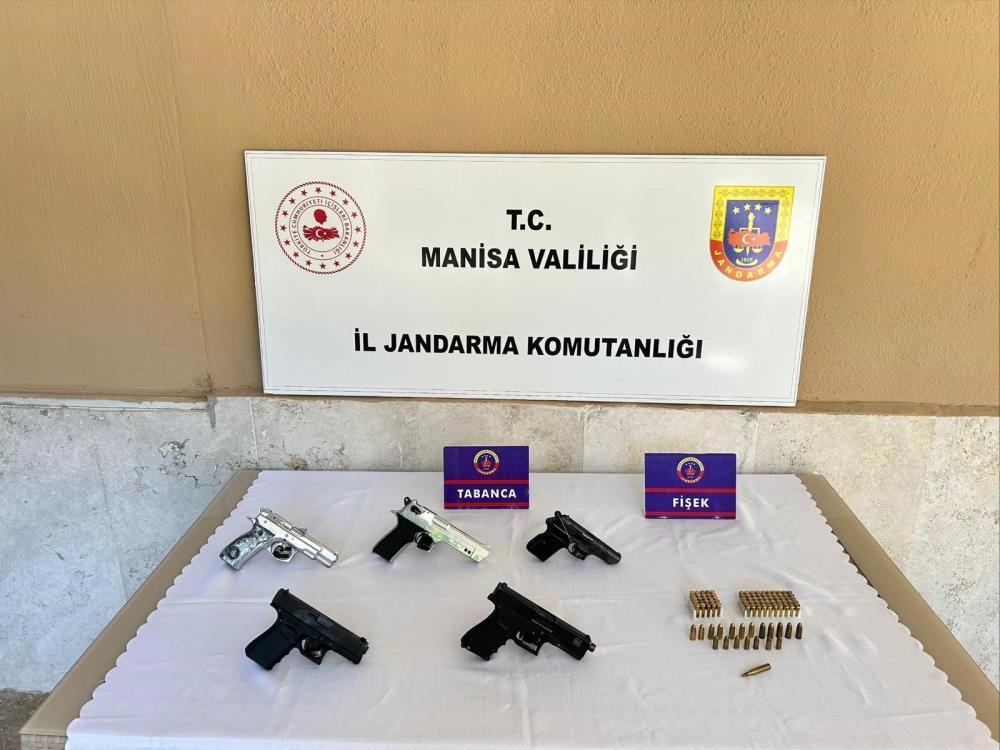 Alaşehir’de ruhsatsız tabanca operasyonu