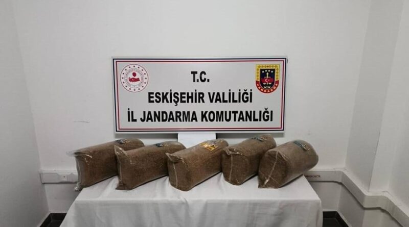 Araçta 25 kilogram kaçak tütünle yakalanan şüpheliye işlem yapıldı 1
