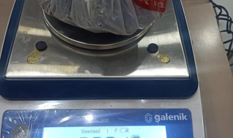 Attıkları poşetten uyuşturucu çıktı 1