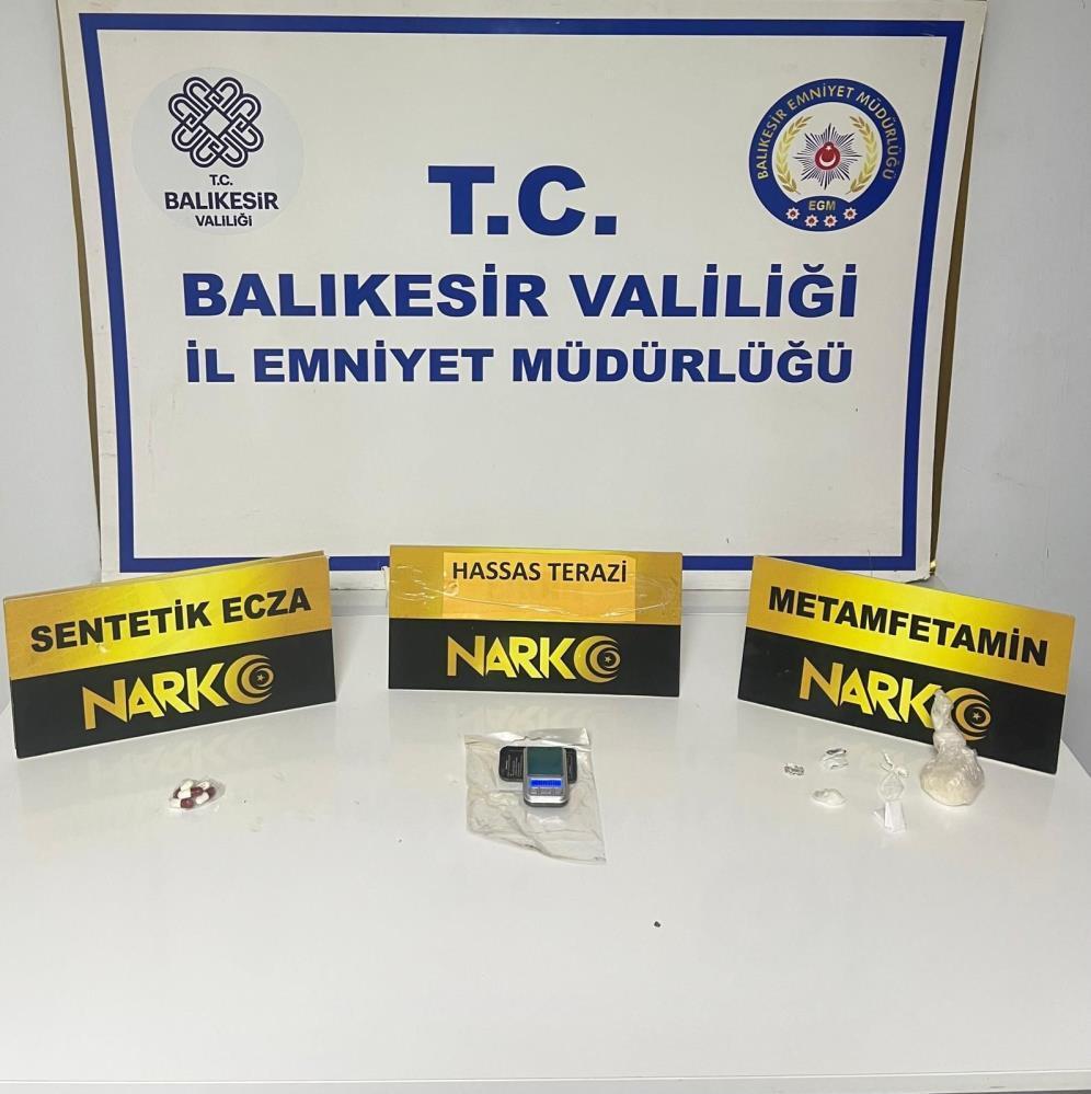 Ayvalık’ta narkotik ekibinden şüpheli araca operasyon