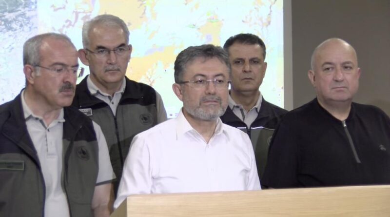 Bakan Yumaklı'dan Çanakkale'deki yangınlara ilişkin açıklama 1