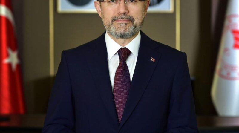 Bakan Yumaklı: "Uçağımız havaalanına dönerken acil iniş yapmıştır" 1