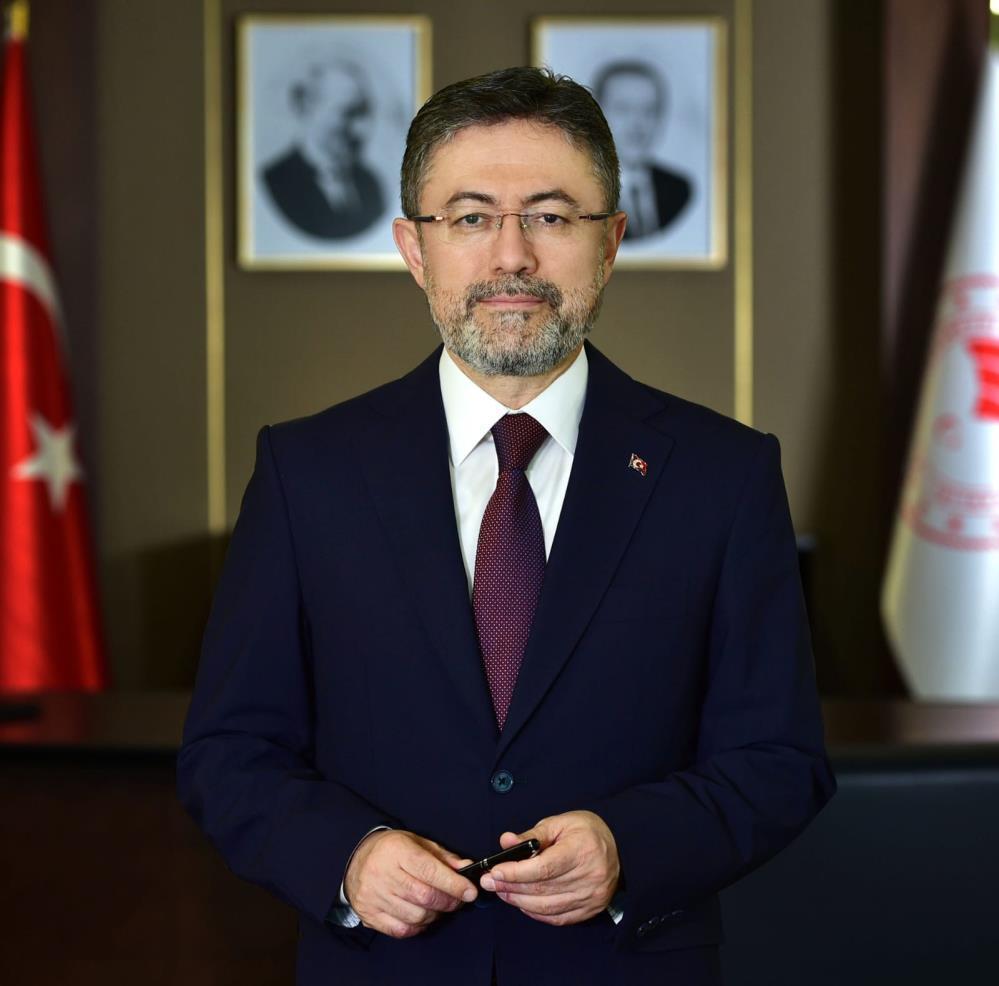 Bakan Yumaklı: “Uçağımız havaalanına dönerken acil iniş yapmıştır”