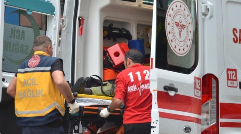 Bilecik'te hafif ticari araç ile otomobil çarpıştı, 2 yaralı 1