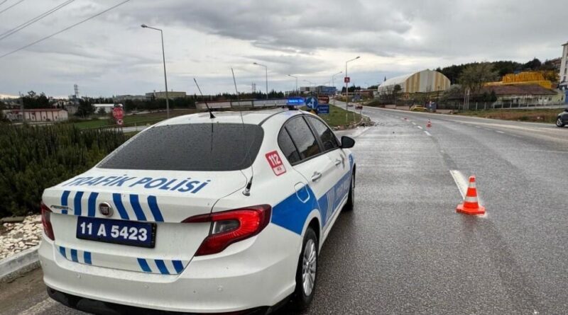 Bilecik'te meydana gelen trafik kazasında 2 kişi yaralandı 1